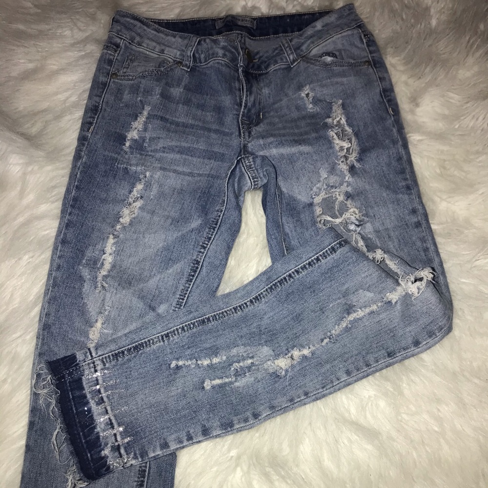 Pantalón rasgado